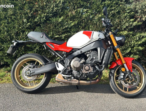 YAMAHA XSR 900