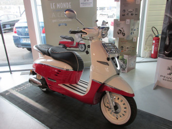 SCOOTER PEUGEOT DJANGO  50cc 4t neuf