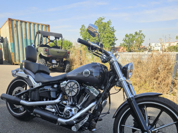 HARLEY-DAVIDSON SOFTAIL BREAKOUT 1690