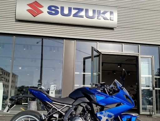 SUZUKI GSX-8R