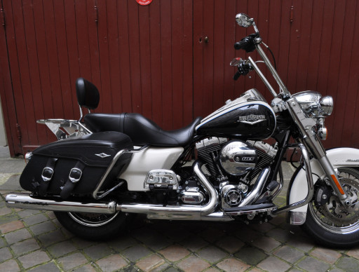 HARLEY-DAVIDSON TOURING ROAD KING 1690 CLASSIC