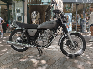 YAMAHA SR 400