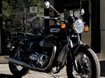 TRIUMPH BONNEVILLE T100 900