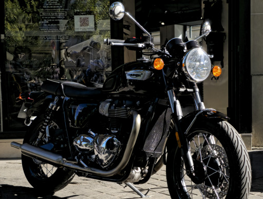 TRIUMPH BONNEVILLE T100 900
