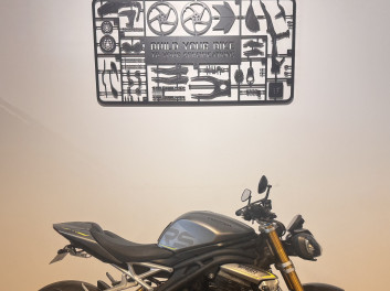 TRIUMPH SPEED TRIPLE 1200 RS