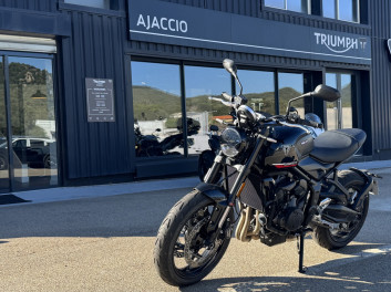 TRIUMPH TRIDENT 660 2025