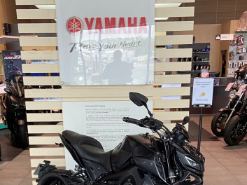 YAMAHA MT-09