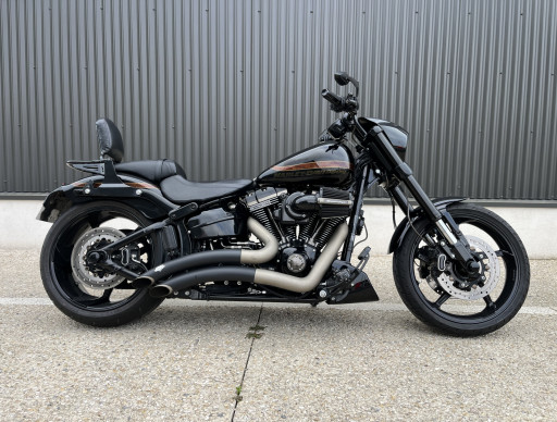HARLEY-DAVIDSON SOFTAIL BREAKOUT 1800 CVO