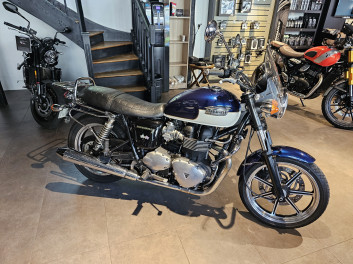 TRIUMPH BONNEVILLE 865 SE