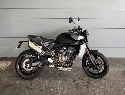 HUSQVARNA SVARTPILEN 801