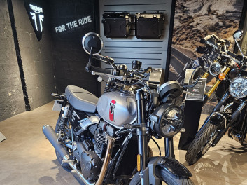 TRIUMPH SPEED TWIN 900