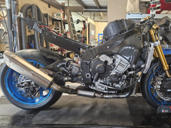YAMAHA YZF 1000 R1