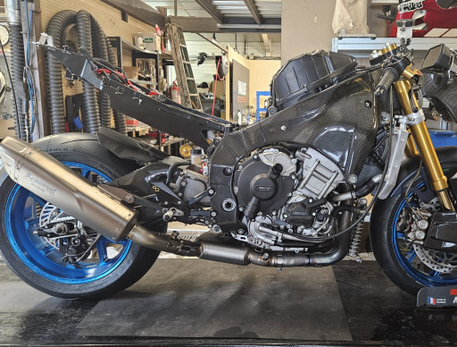 YAMAHA YZF 1000 R1