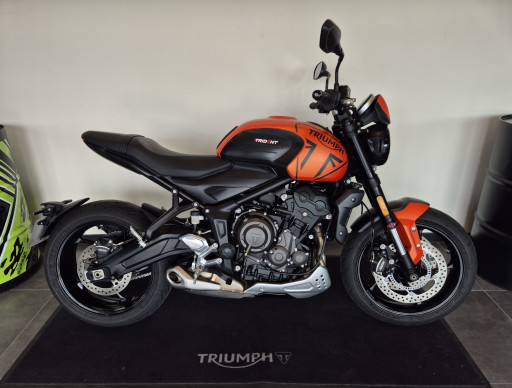 TRIUMPH TRIDENT 660