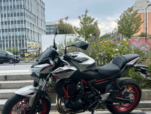 KAWASAKI Z650 - ETAT NEUVE - 456 kms - MOTO PERMIS A2/A - 6499 EUROS