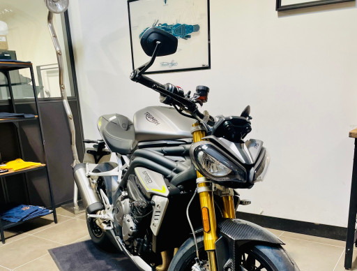 TRIUMPH SPEED TRIPLE 1200 RS