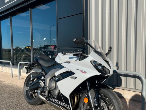 TRIUMPH 	DAYTONA 660