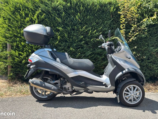 PIAGGIO MP3 400