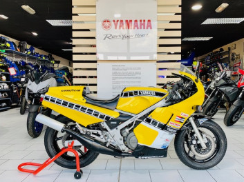 YAMAHA RD 500 LC KENNY ROBERTS REPLICA