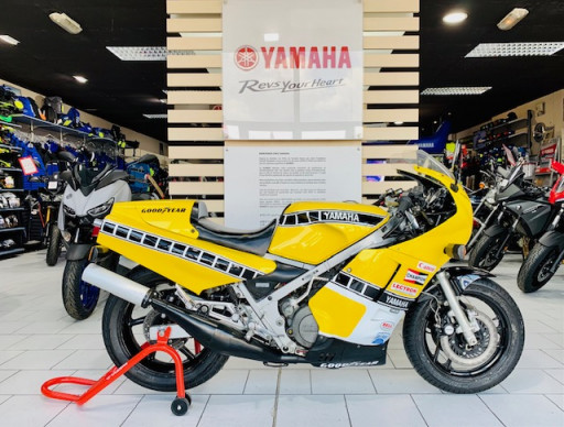 YAMAHA RD 500 LC KENNY ROBERTS REPLICA