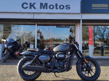 HYOSUNG GV 125 BOBBER COLORIS NOIR MAT NEUVE