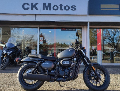 HYOSUNG GV 125 BOBBER COLORIS NOIR MAT NEUVE