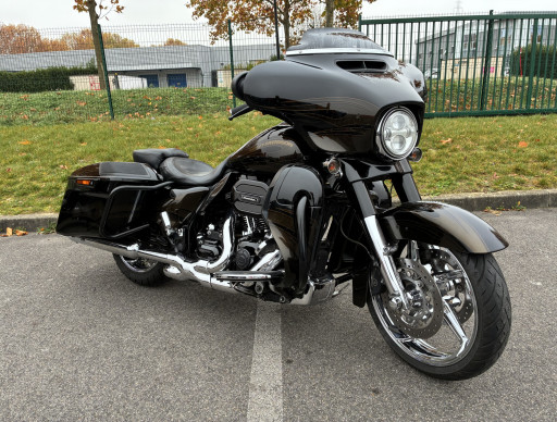 HARLEY-DAVIDSON TOURING STREET GLIDE 1800 CVO