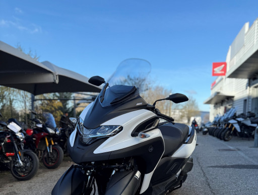 YAMAHA TRICITY 300