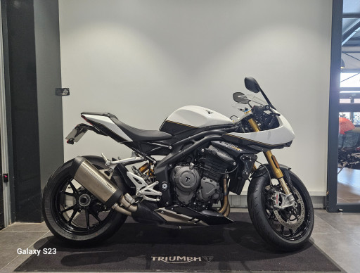 TRIUMPH SPEED TRIPLE 1200 RR