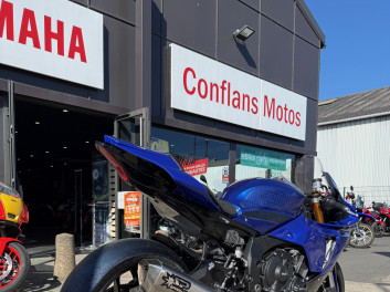 YAMAHA YZF 1000 R1