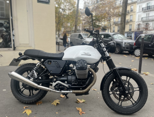 MOTO GUZZI V7 STONE 750 BLANCHE 1ER MAIN