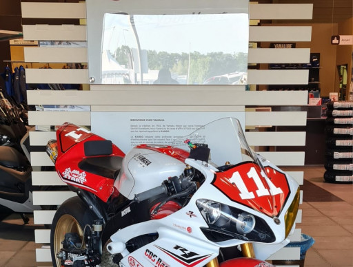 YAMAHA YZF 1000 R1
