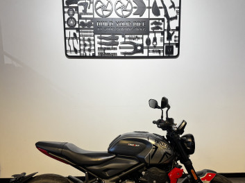 TRIUMPH TRIDENT 660