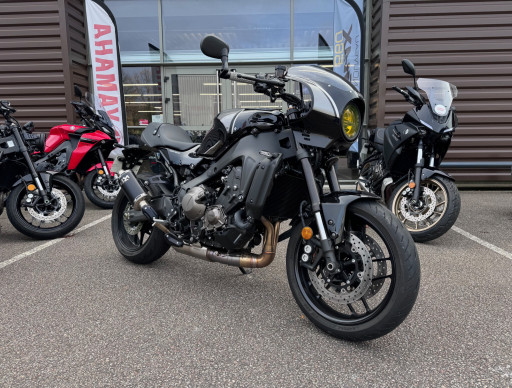 YAMAHA XSR 900 AKRAPOVIC 