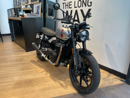 TRIUMPH SPEED TWIN 900 - BRIDEE A2 - 2800 KMS - FEVRIER 2025