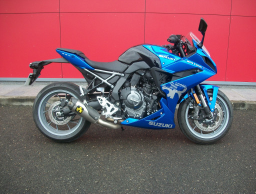 SUZUKI GSX-8R