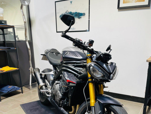 TRIUMPH SPEED TRIPLE 1200 RS