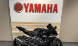 YAMAHA R1