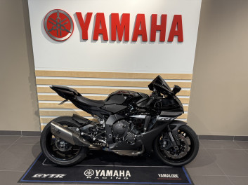 YAMAHA R1