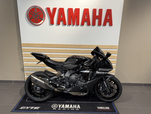 YAMAHA R1