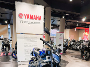 Yamaha MT-09 Y-AMT Full