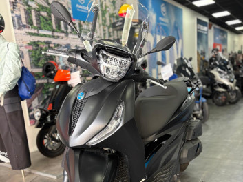 PIAGGIO BEVERLY 400 DEEP BLACK