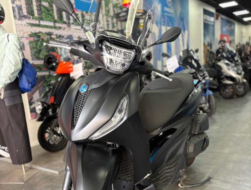 PIAGGIO BEVERLY 400 DEEP BLACK