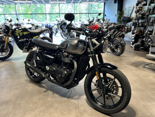 TRIUMPH STREET TWIN  900 - ELIGIBLE A2 - 5990 €