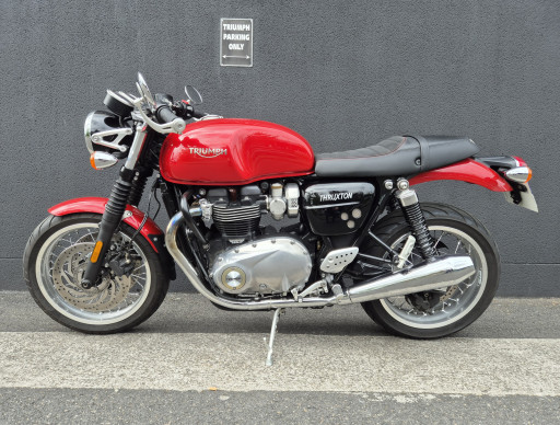 TRIUMPH THRUXTON 1200