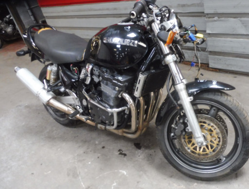 SUZUKI GSX 750
