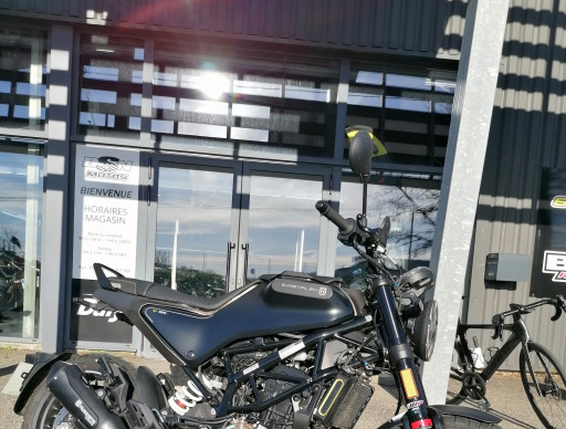 HUSQVARNA SVARTPILEN 125 ABS / 79€ PAR MOIS / DSN MOTOS 47