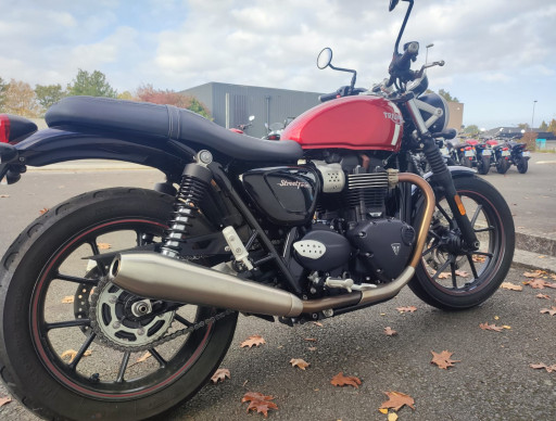 TRIUMPH STREET TWIN  900