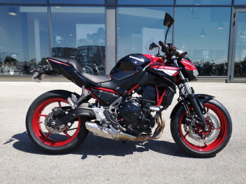 KAWASAKI Z 650 (47.5CV)