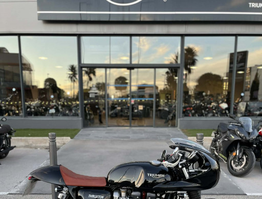 TRIUMPH THRUXTON 1200